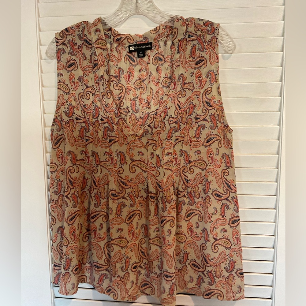 EUC Valerie Bertinelli top, Medium